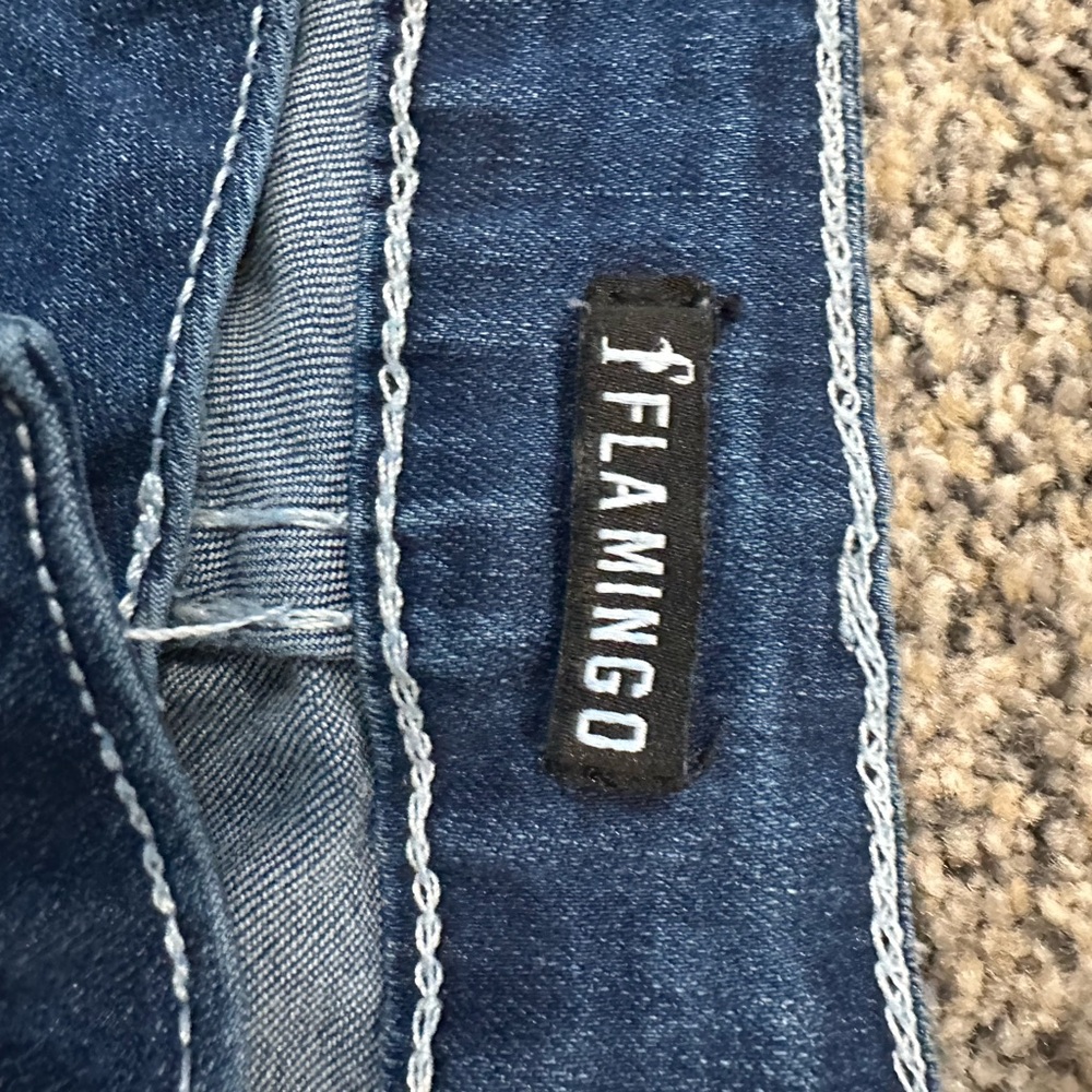 Size 2XL stretchy distressed boot leg jeans!! - Picture 6 of 7
